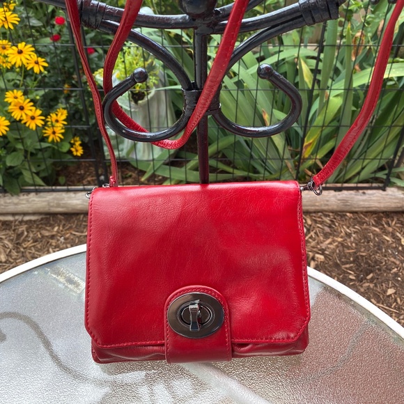 Danier crossbody bag - Picture 1 of 3